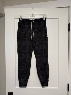 Vuori Performance Jogger Black Camo size S